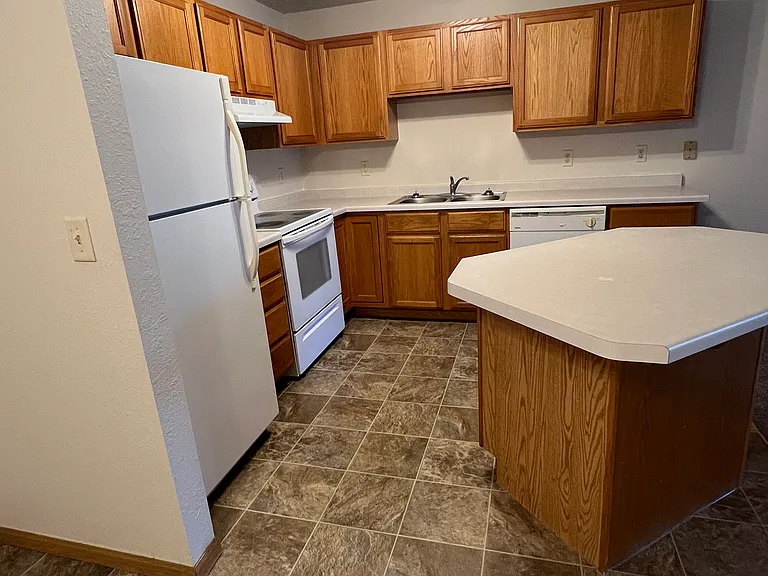 Whispering Heights Apartments — Photo 5