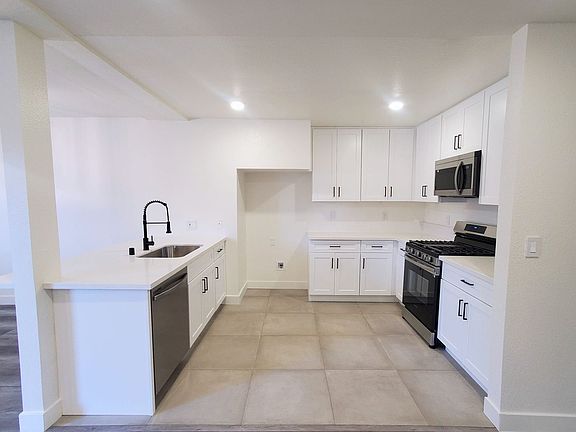 4th image of 13409 Victory Blvd #2