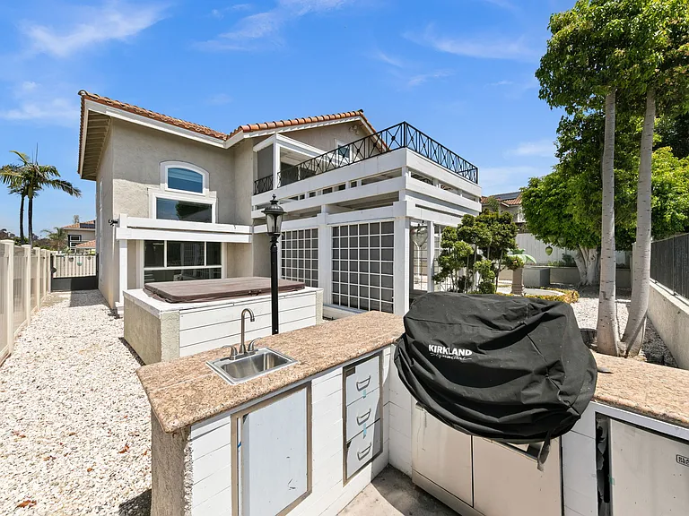 1068 Pacific Hill St — Photo 30