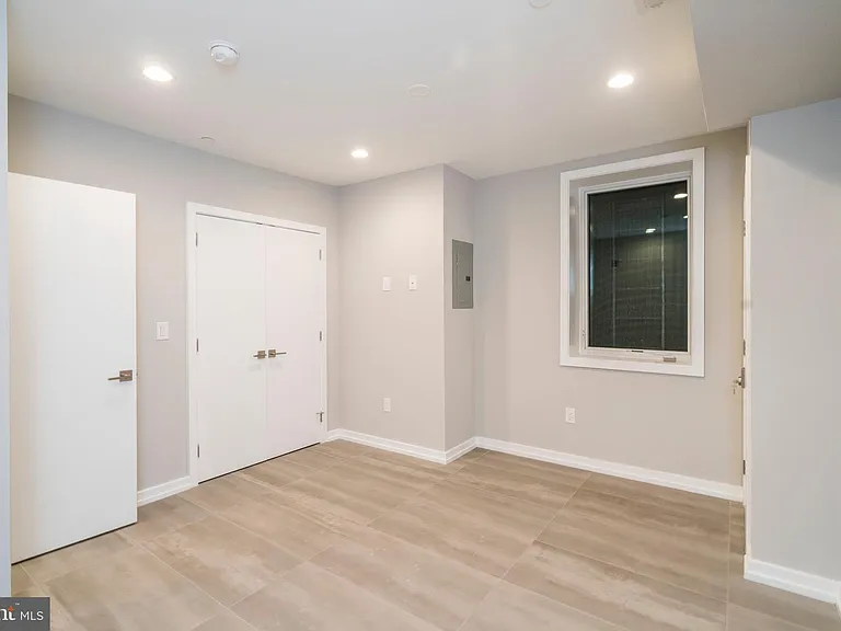 1430 Clymer St #1 — Photo 14