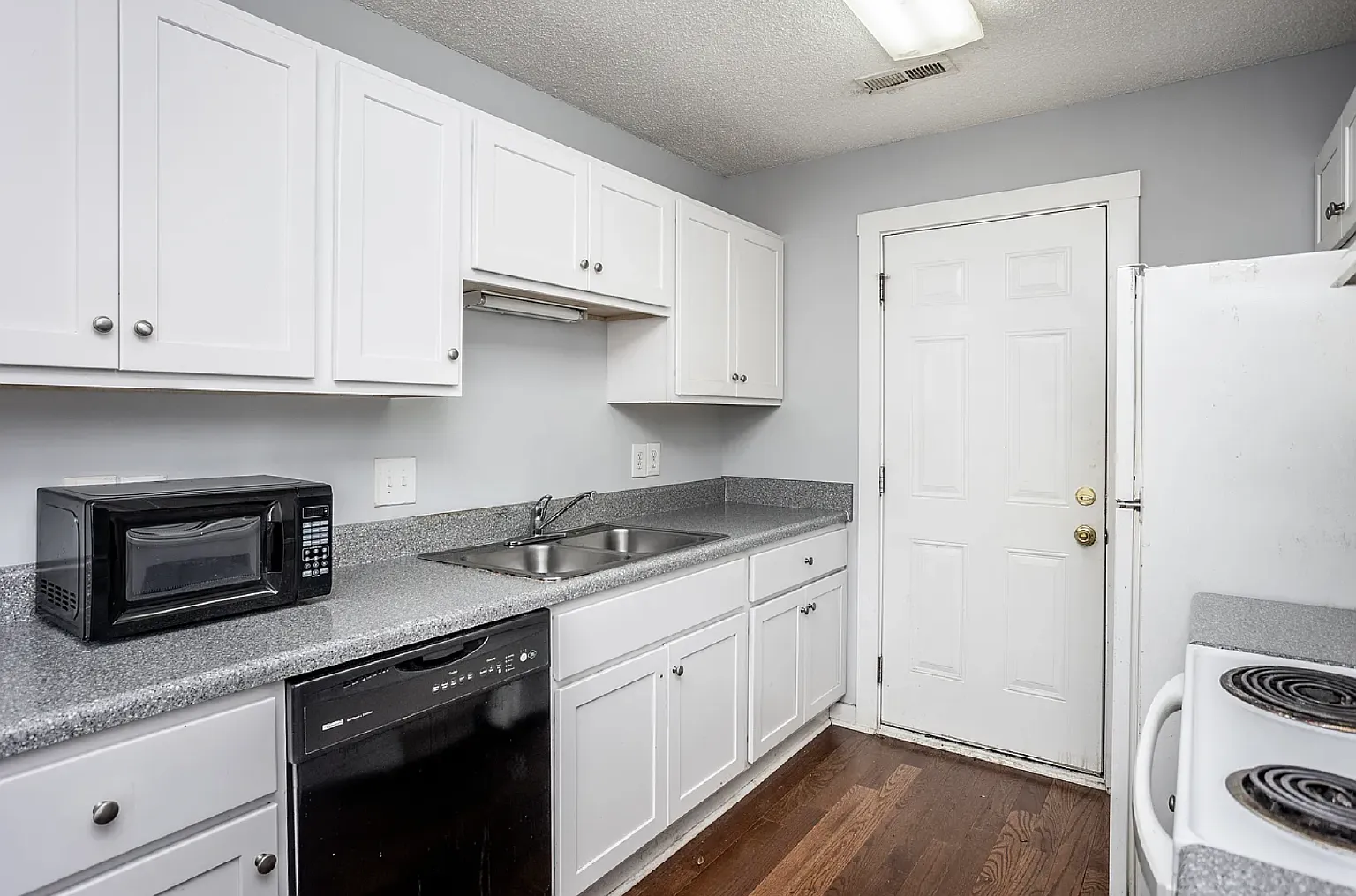 2 bed, 1.5 bath, 925 sqft, $1,495 — Photo 4