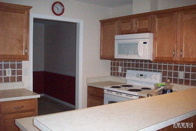 2nd image of 601 Duchess Ln