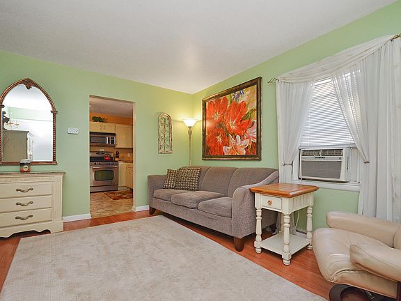 3rd image of 2609 Parkview Ave
