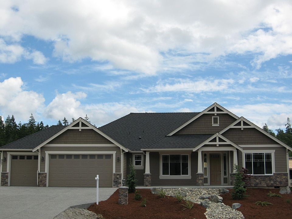 2150 sq ft home w/a 3 car garage on a shy 1/2 acre lot