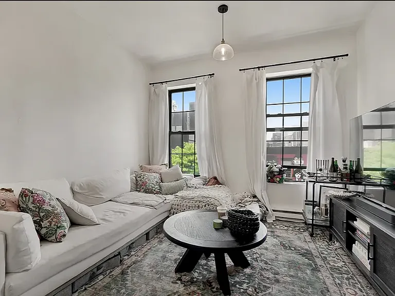 174 Roebling St #2 — Photo 1