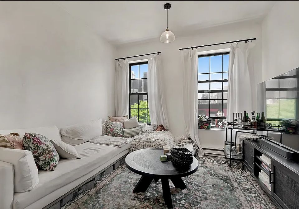 1st image of 174 Roebling St #2