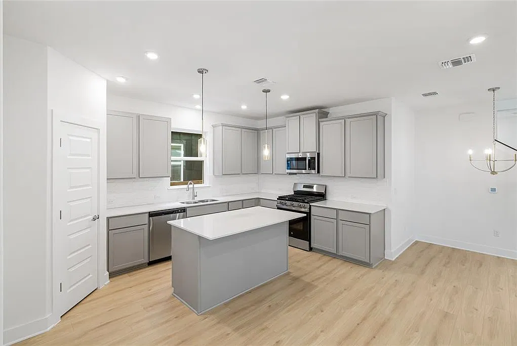 3 bed, 2.5 bath, 1742 sqft, $2,550 — Photo 4