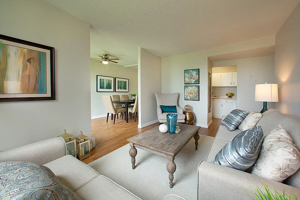 Squire Court Apartments and Waverly Place — Photo 4
