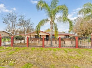 17214 Crescent Dr, Madera, CA 93638