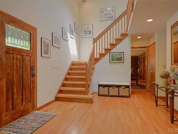 2nd image of 29 Louis Dr