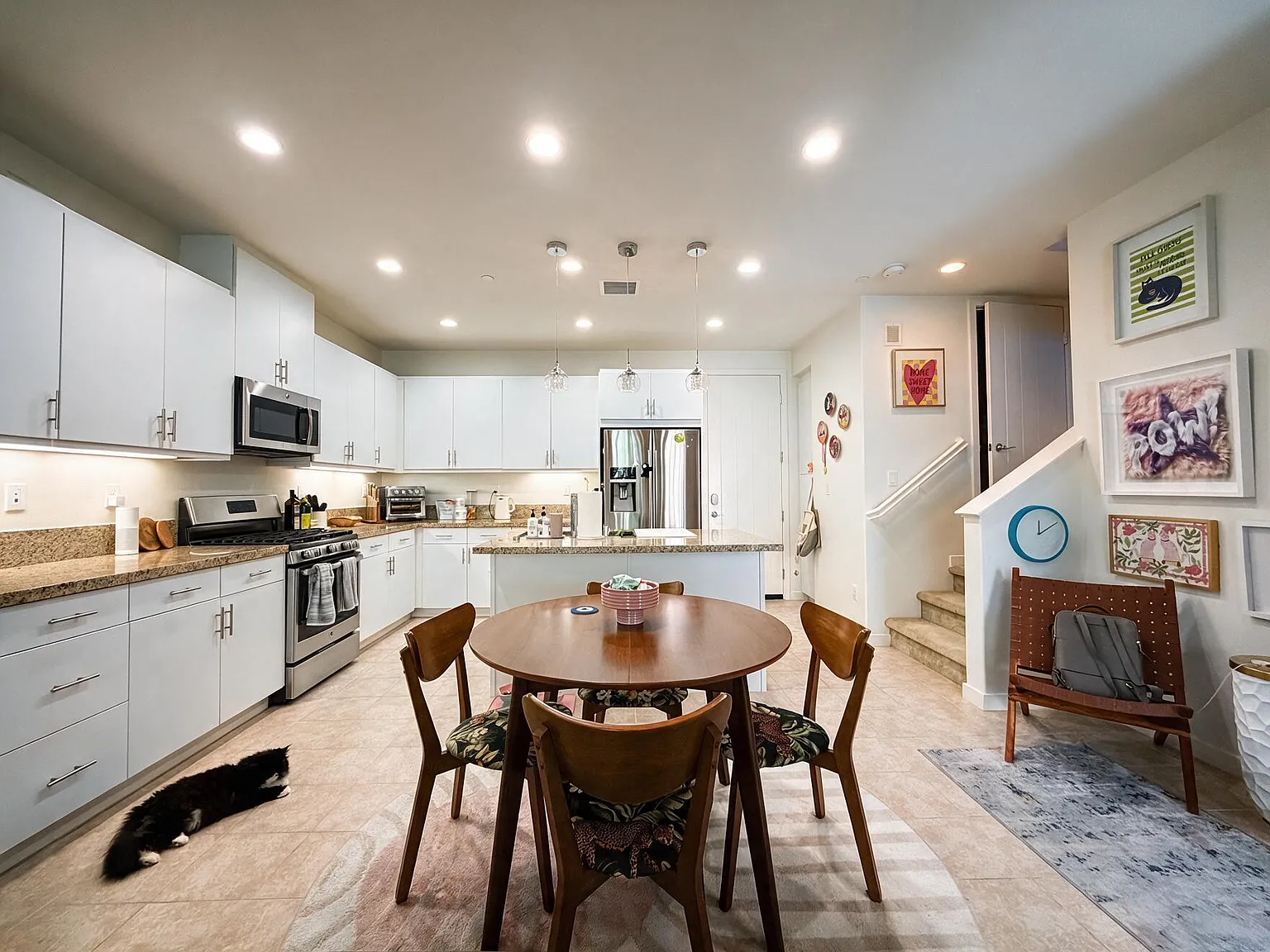 3 bed, 2.5 bath, 1563 sqft, $4,395 — Photo 4