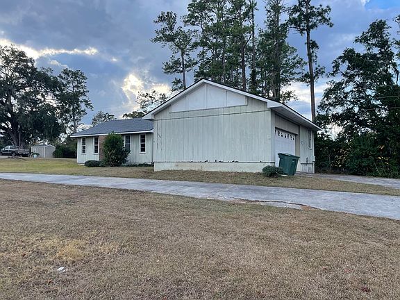 3rd image of 2402 Gornto Rd