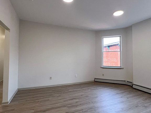5th image of 686-688 Broad St #301