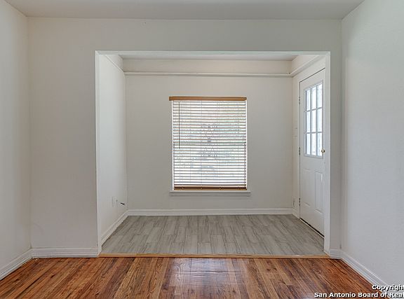 3rd image of 1034 Flanders Ave