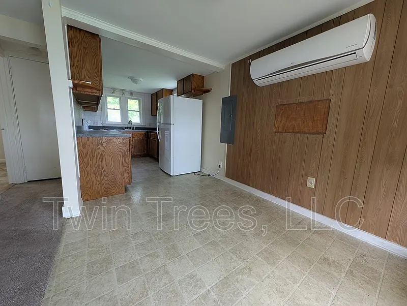 2 bed, 1.0 bath, 1000 sqft, $1,000 — Photo 2