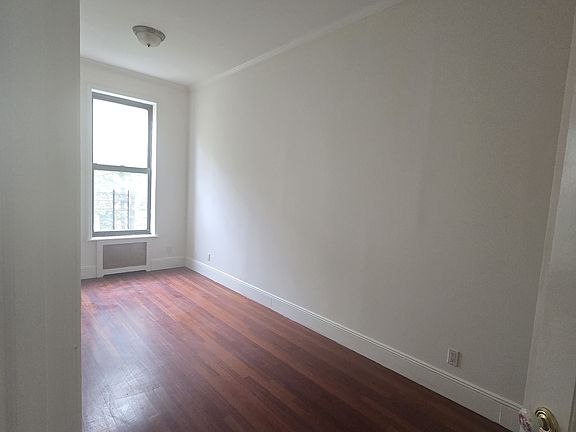 5th image of 147 E 61st St APT 3B