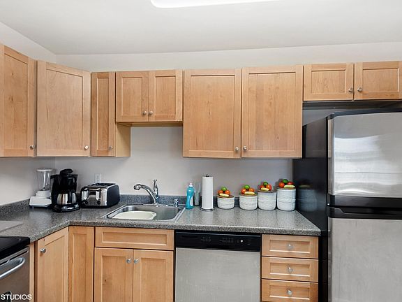 5th image of 31 Lausanne Ct #8