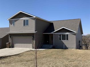 1700 Rivers Edge Dr SE, Minot, ND 58701