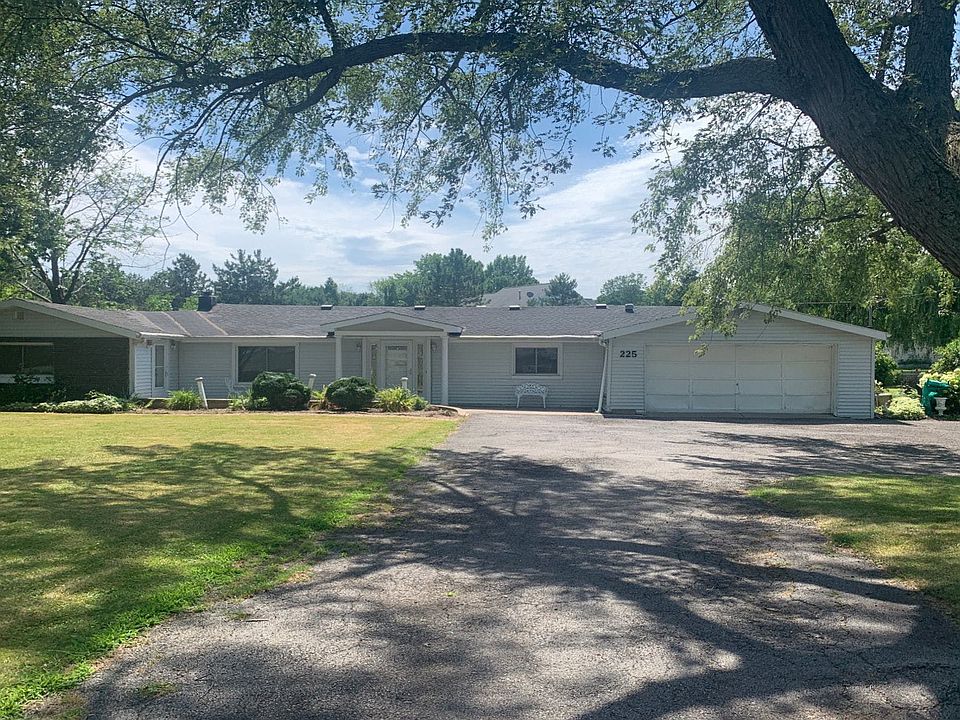 1st image of 225 Webster Rd
