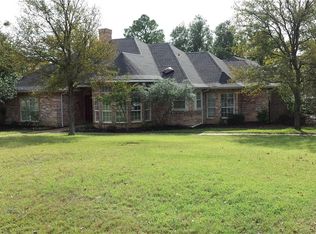 1004 Oak Ridge Ct, Kennedale, TX 76060