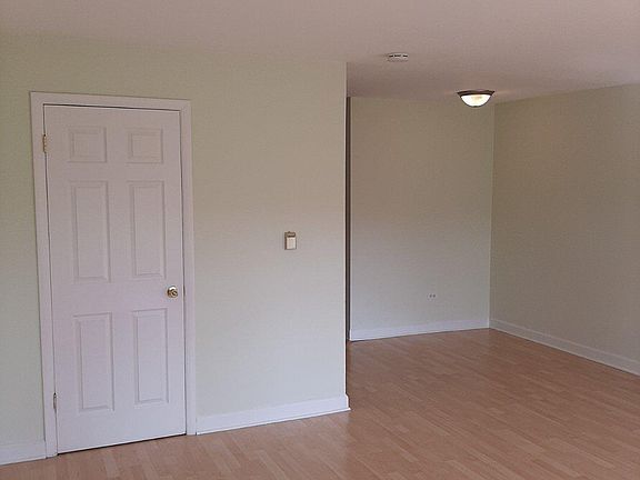 3rd image of 1107 Holiday Ln APT 8