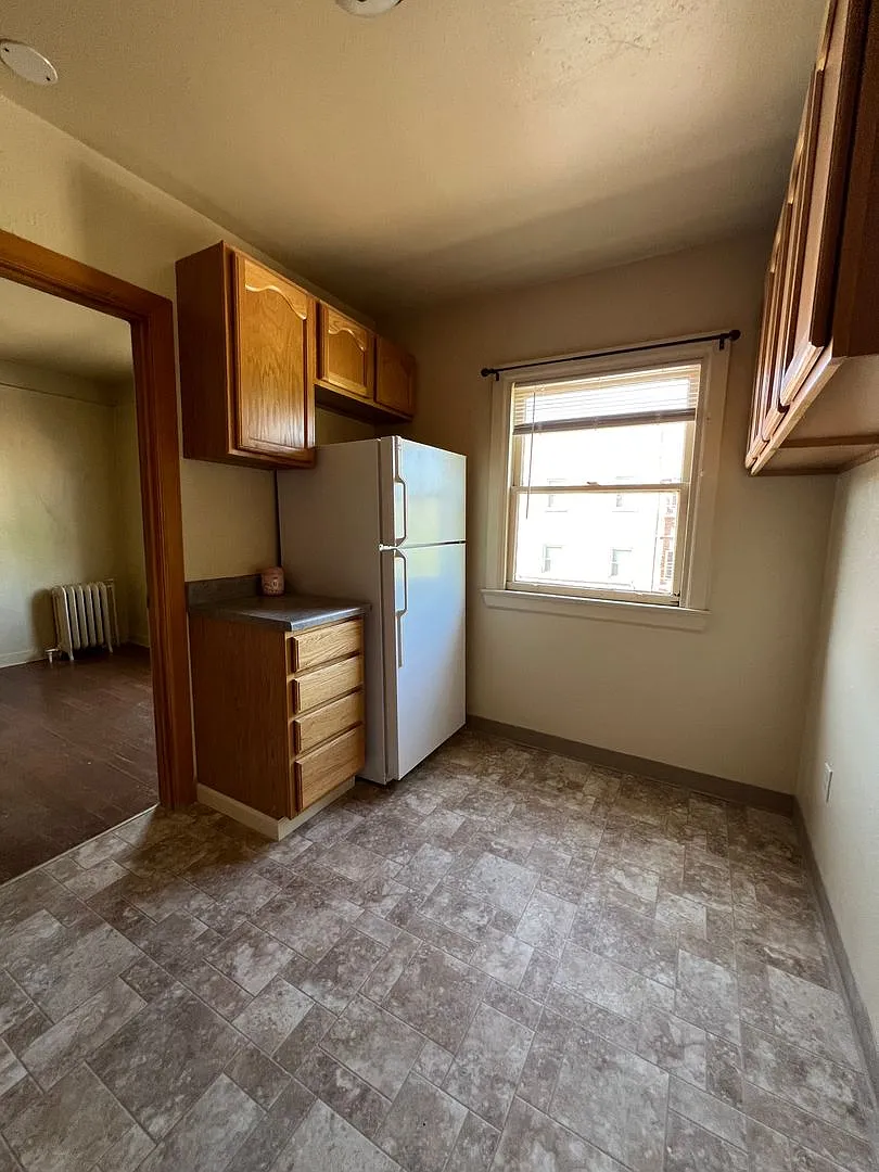 1 bedroom 1 bathroom Upstairs Apartment - White Pine Apartments — Photo 3
