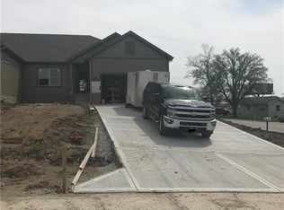 9001C Catherine Rd, Pleasant Valley, MO 64068