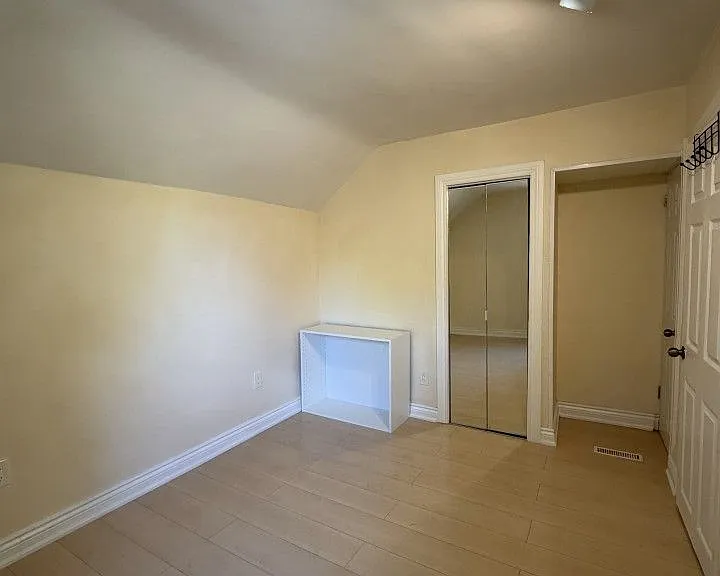 148 Belgravia Ave — Photo 16