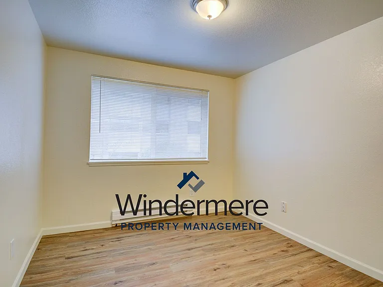 141 SW 6th Ave — Photo 12