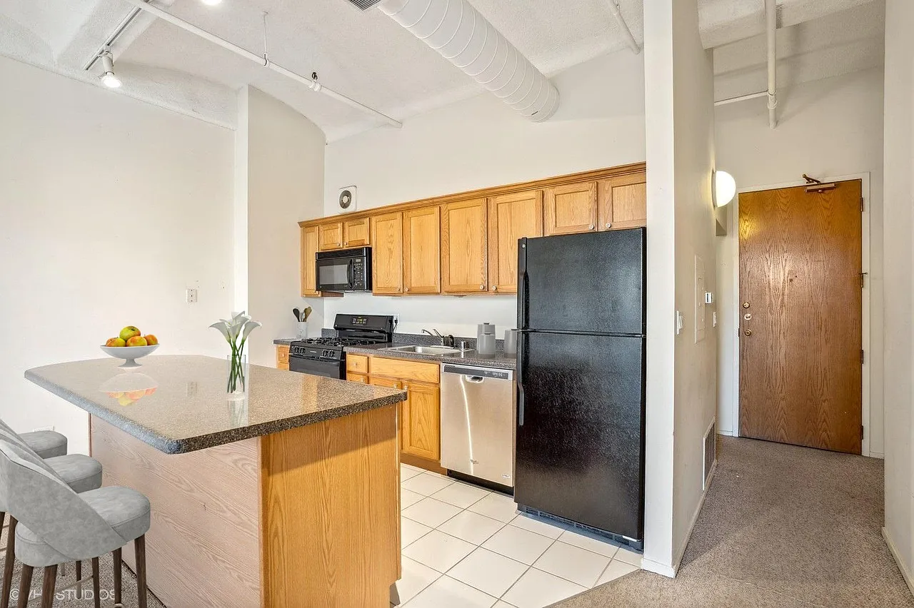 Studio, 800 sqft, $1,950 — Photo 2