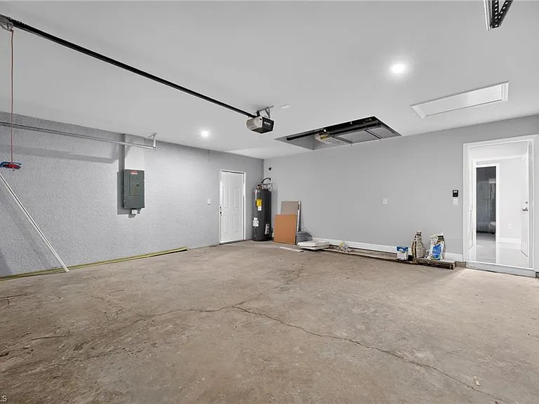 3211 43rd St SW — Photo 25