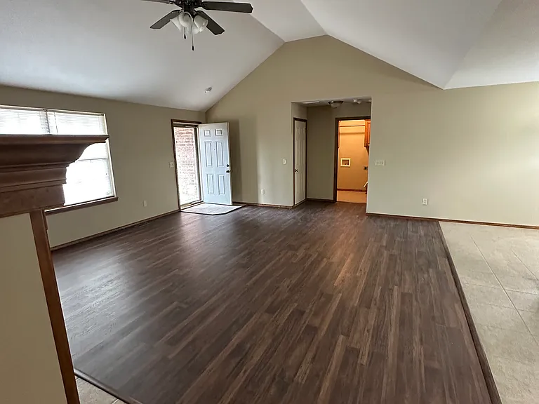 764 S Hackberry Ave — Photo 3