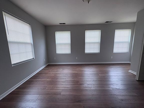 2nd image of 129 Main St #Bb