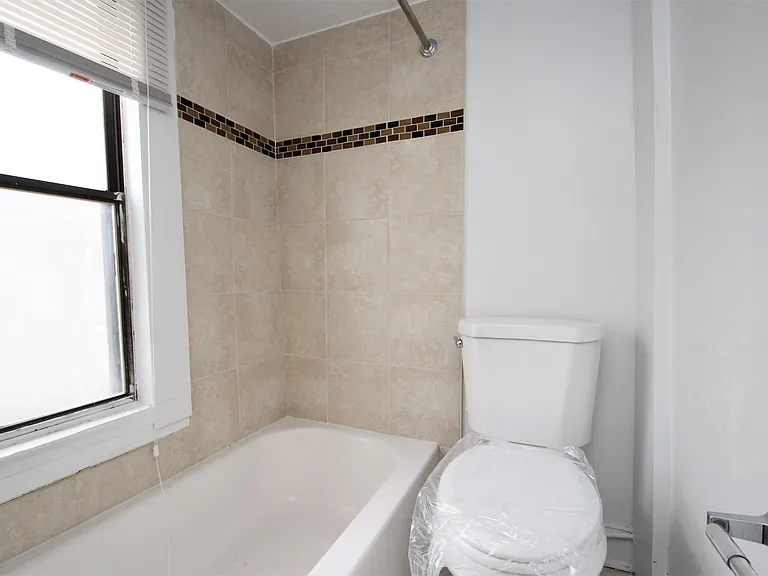 849 Park Ave — Photo 10