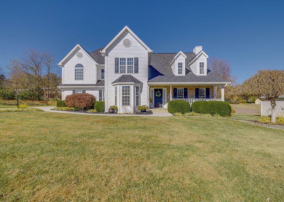 1st image of 208 Wiltshire Dr