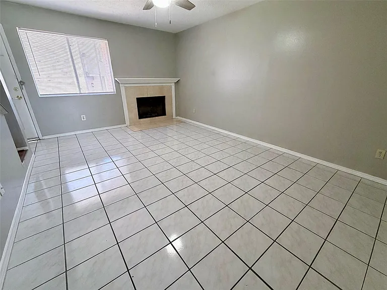 2521 Crosstimbers St #K3 — Photo 8