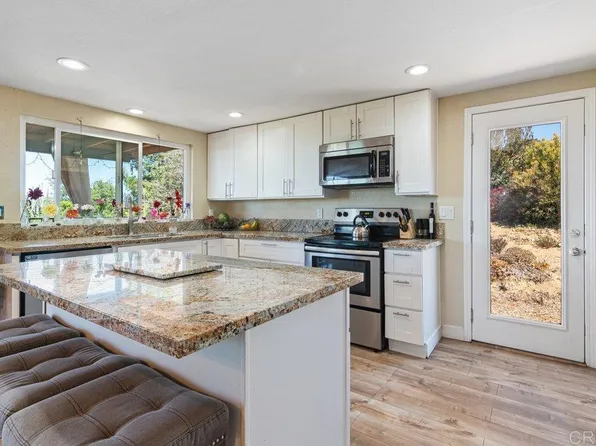 5741 Rainbow Heights Rd, Fallbrook, CA 92028