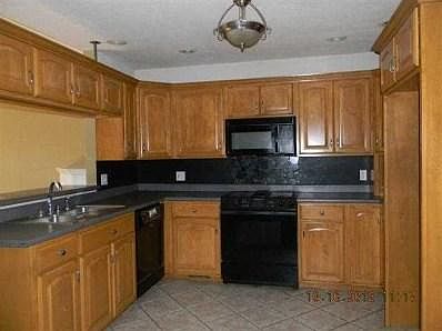 4th image of 663 S Stoney Brook Dr