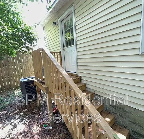 717 Varsity Dr — Photo 7