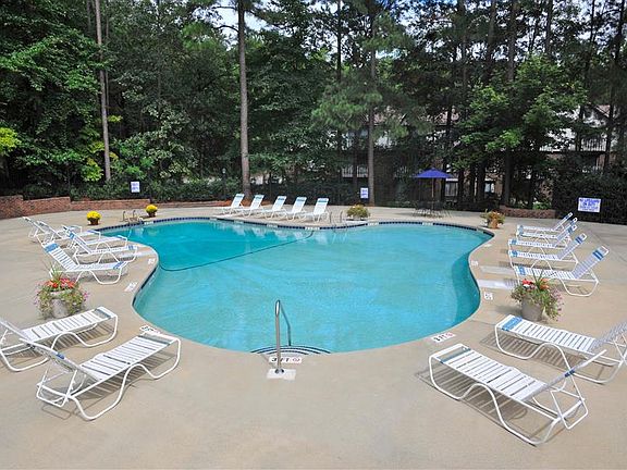 Swimming Pool with Sundeck