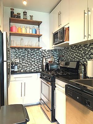 5th image of 300 E 85th St APT 403