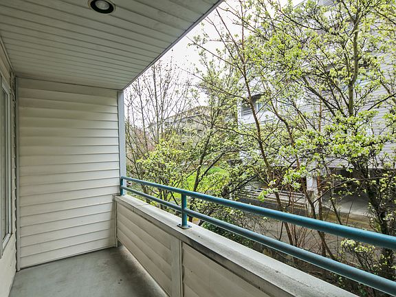 3rd image of 2557 14th Ave W APT 305