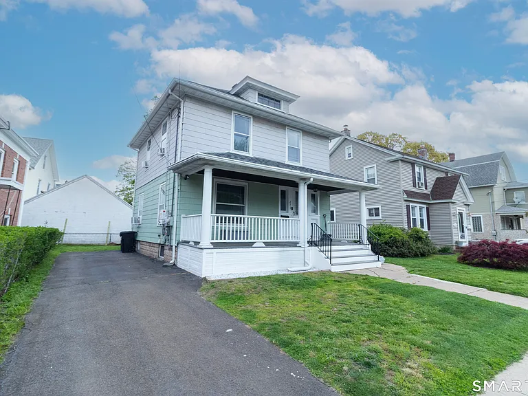 271 Brown St — Photo 3