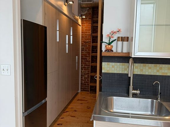 5th image of 804 E Broadway Unit 3