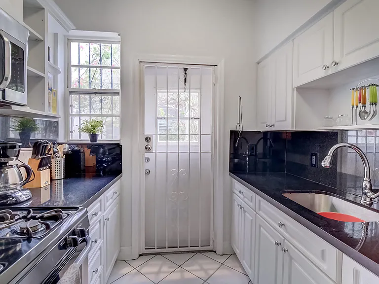 825 Jefferson Ave #2 — Photo 9
