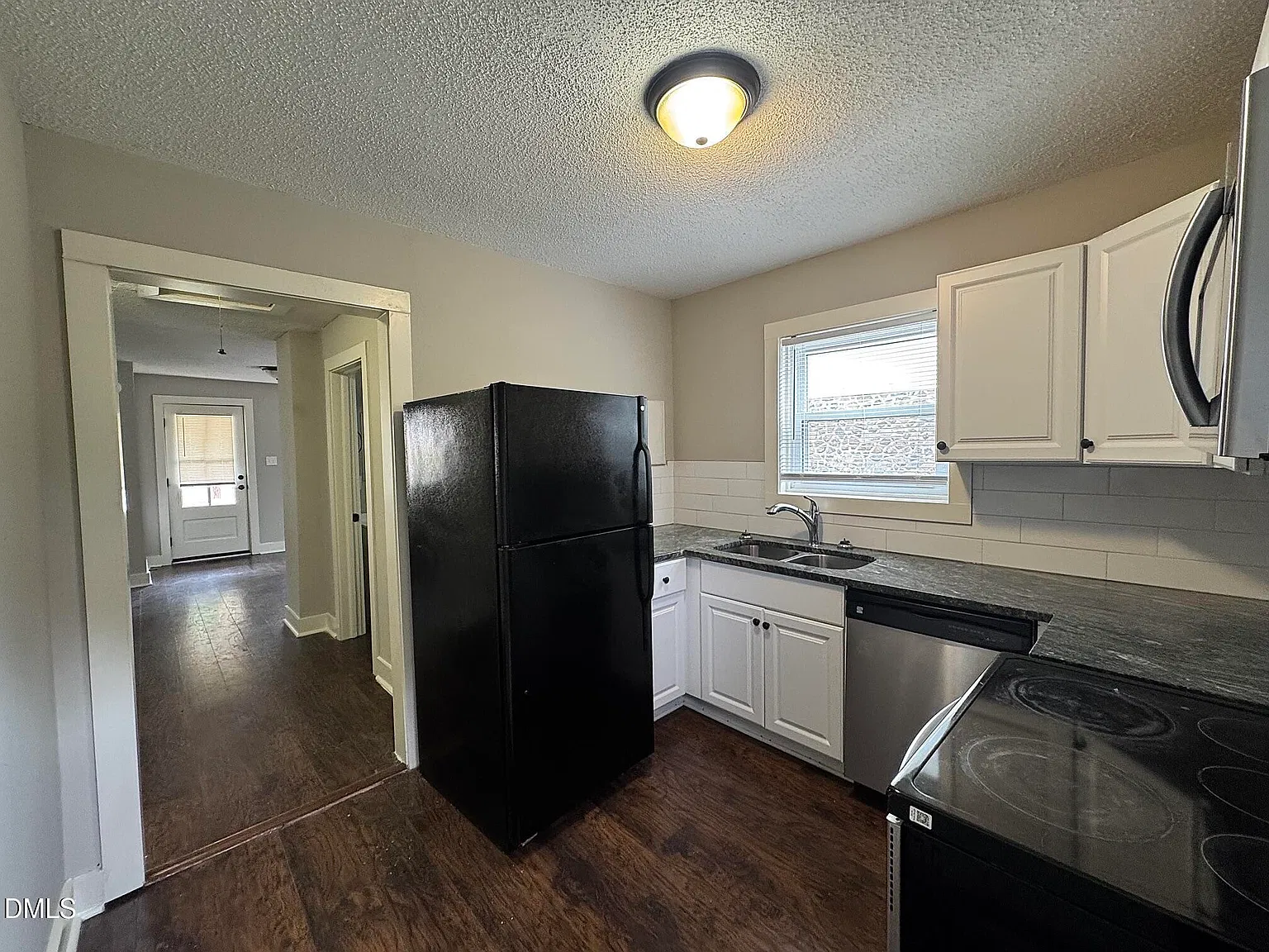 3 bed, 2.0 bath, $1,800 — Photo 4