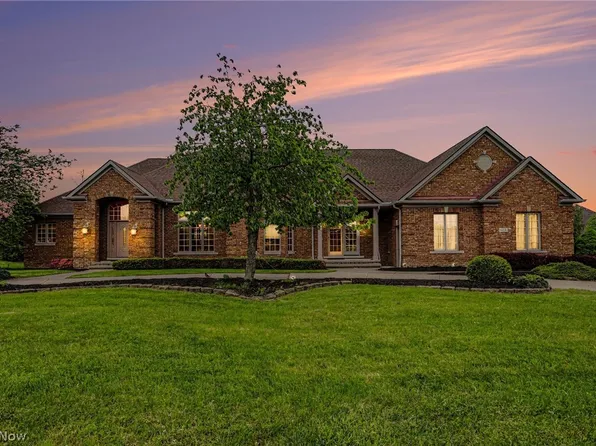 6291 Maypine Farm Blvd, Cleveland, OH 44143