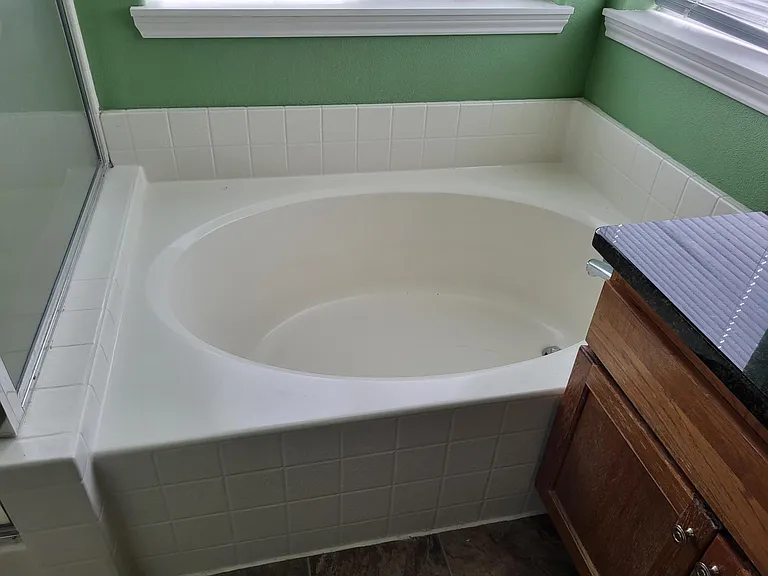 Large soaking tub.
