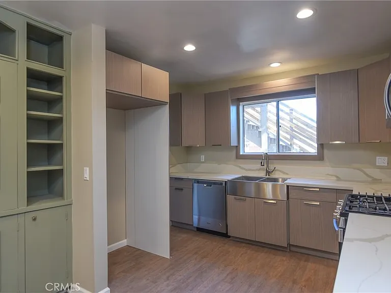 226 S Rexford Dr — Photo 13