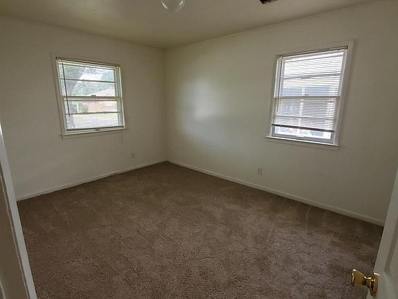 5th image of 1052 Hudson Ave